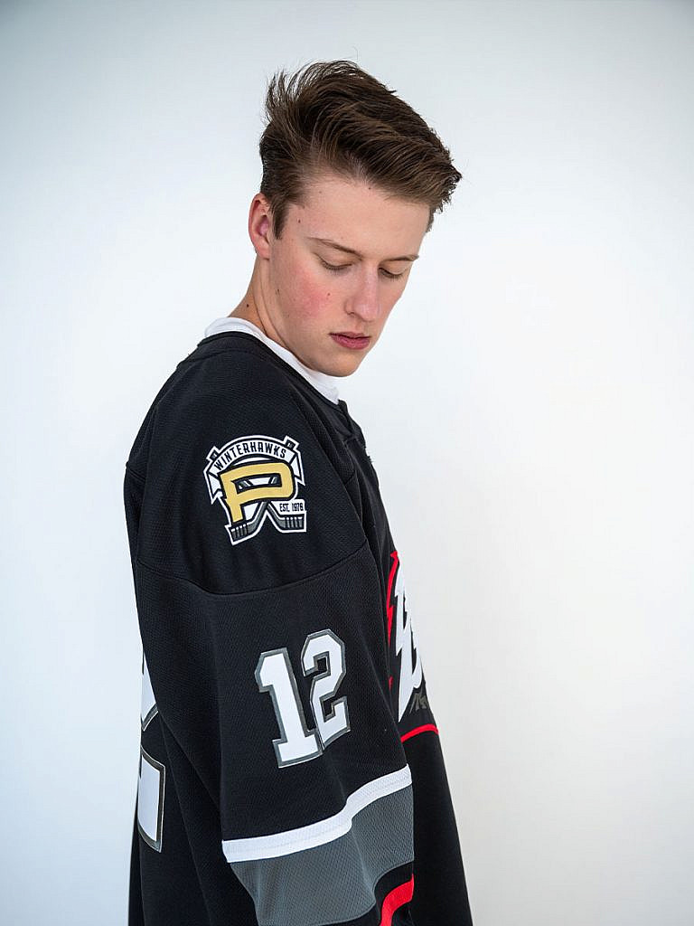 Hockey-Senior-picture-guy-uniform-Beaverton-Oregon-AnnaGrafPhotography