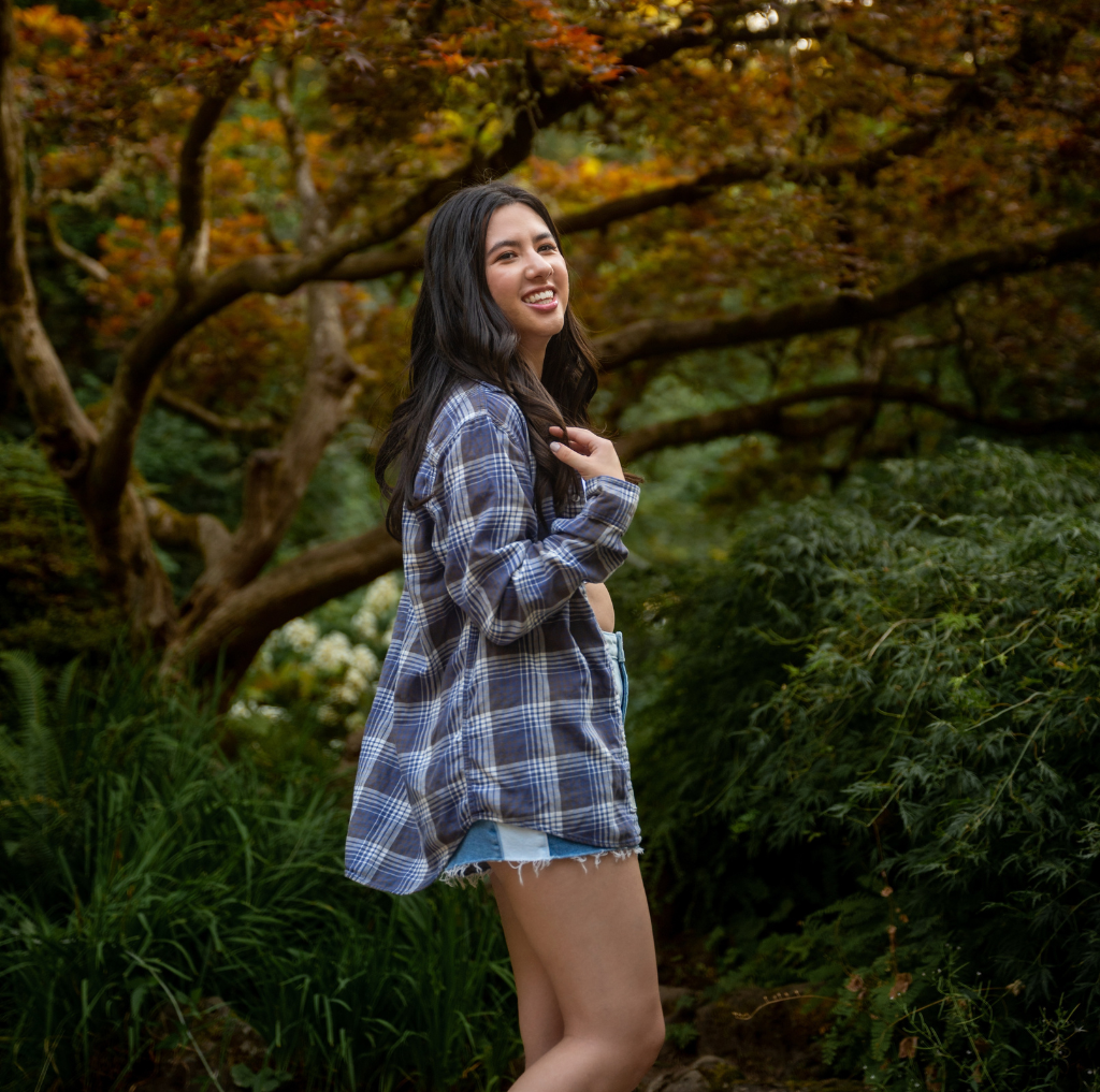 Fall Senior Pictures Flannel-AnnaGrafPhotography