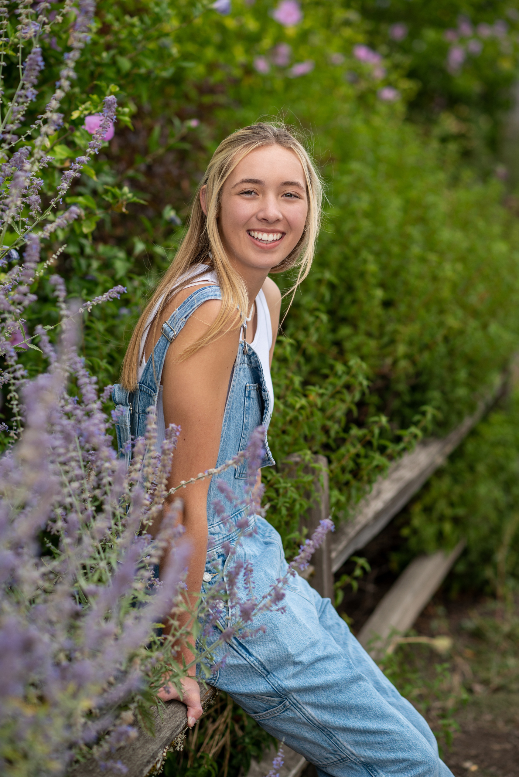 Last month to save on Class of 2024 senior pictures with Anna Graf Photography, Portland Oregon